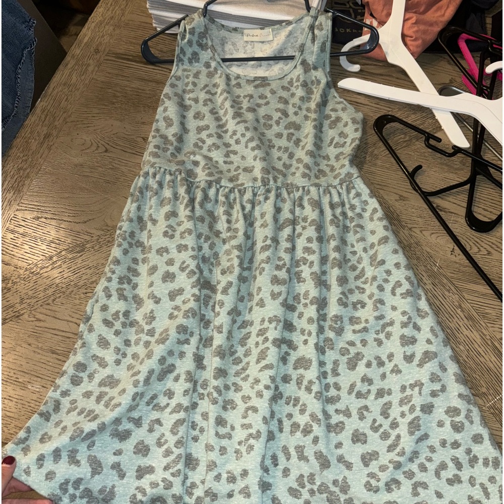 Cute almost new tops and dresses! Women’s/Juniors!